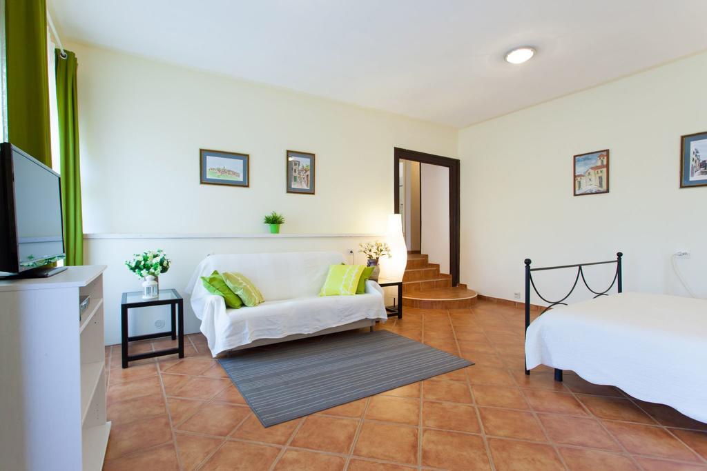 Apartments Garden Motovun Ruang foto