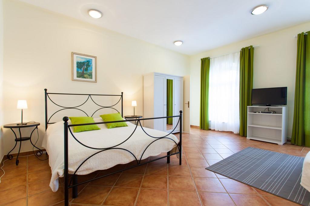 Apartments Garden Motovun Ruang foto